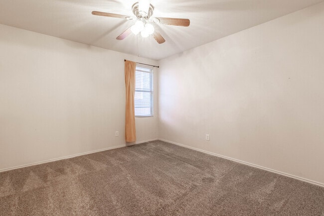 Building Photo - 2405 Spruce Ct