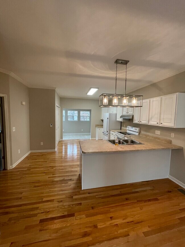Kitchen - 33 Cherokee Ridge Ct
