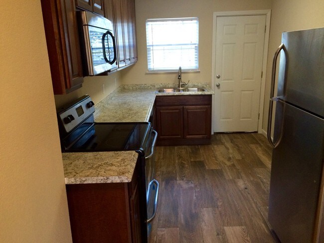 Building Photo - 1712 Poage Ave