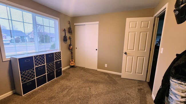 Building Photo - Updated 3 Bedroom Home Located in SW Lebanon