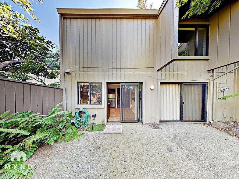 Building Photo - 2321 Swarthmore Dr