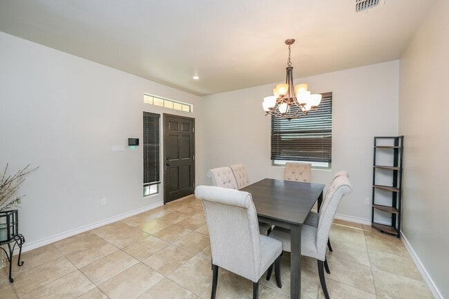Building Photo - 9813 Sandhill Dr