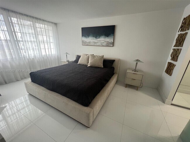 Building Photo - 100 Lincoln Rd