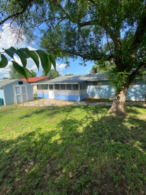 Building Photo - 209 Brenda Dr