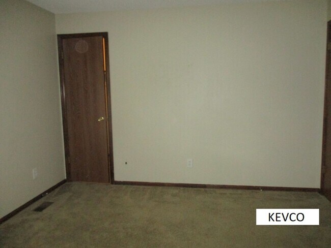 Building Photo - Beautiful Three Bedroom Home!