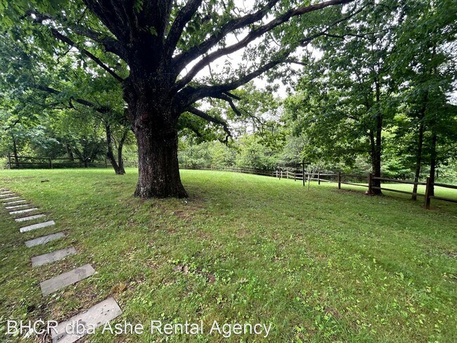 Building Photo - 2 br, 2 bath House - 326 Monticello Dr