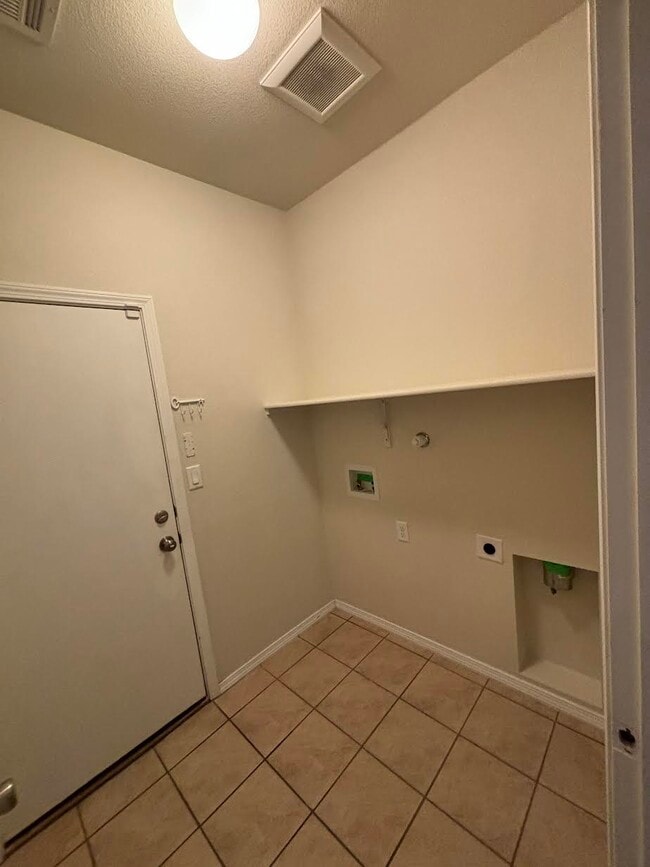Building Photo - 3012 Tierra Dorado Dr SW