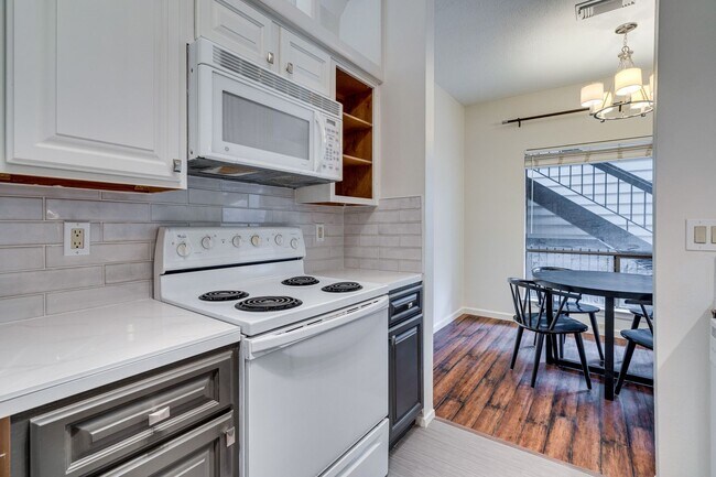 Building Photo - OVERLOOK WEST CAMPUS - LUXURIOUS - 1BD/1BA - RESERVED PARKING - W/D - WATER PAID