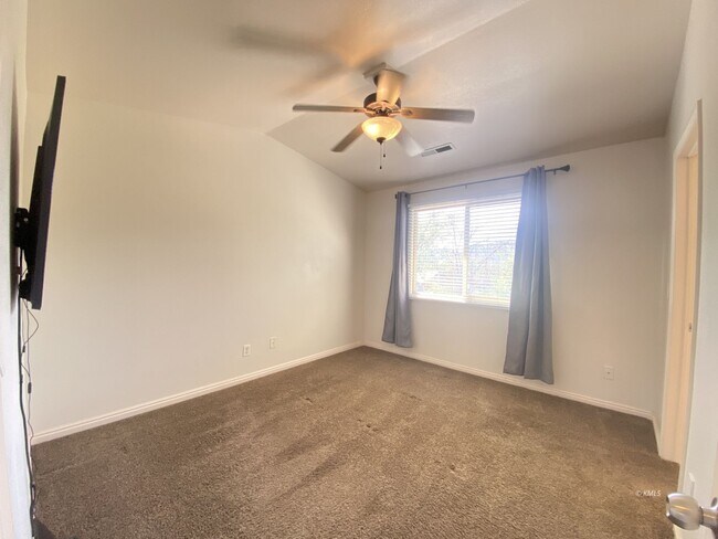 Building Photo - 300 N 300 E
