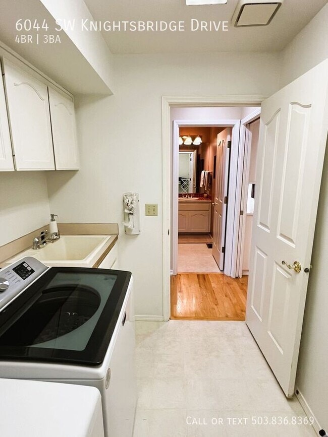 Building Photo - 6044 SW Knightsbridge Dr