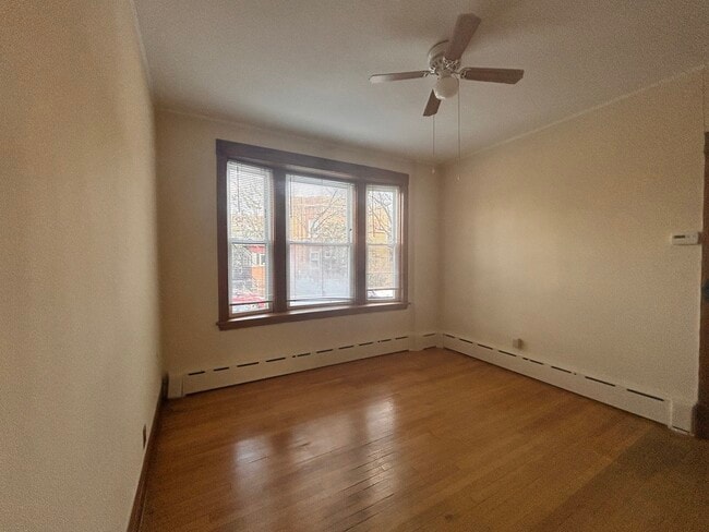 Building Photo - 4258 N Damen Ave