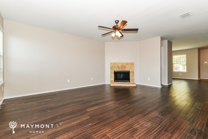 Building Photo - 512 Laurel Ln