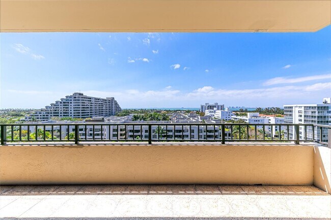 Building Photo - 251 Crandon Blvd