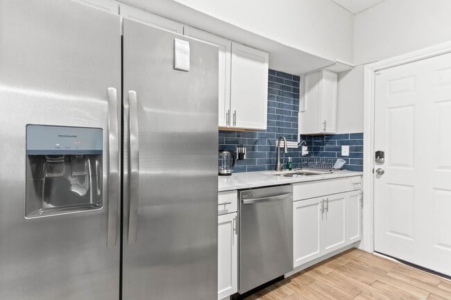 Building Photo - Modern Townhome in the Heart of Franklinton