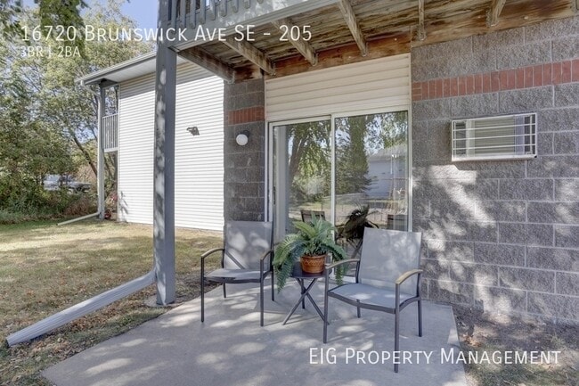 Building Photo - 16720 Brunswick Ave SE