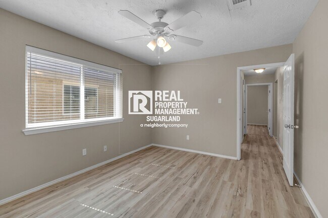 Building Photo - Charming Sugar Land Home: Modern Comfort & Great Location