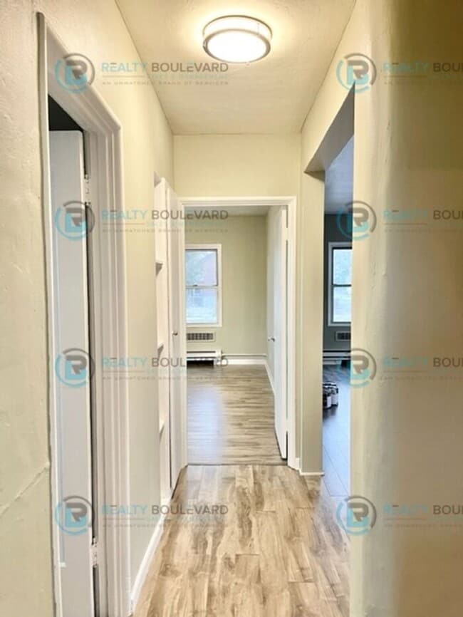 Building Photo - **1 Month Free** Stylish, Remodeled 3-Bedr...