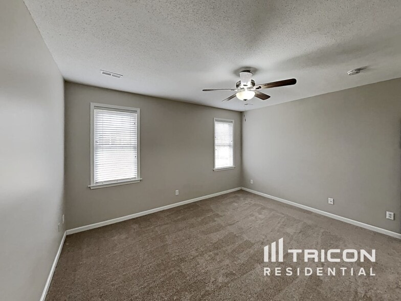 Building Photo - 2403 Glen Meadow Dr