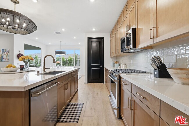 Building Photo - 18114 Outlook Wy