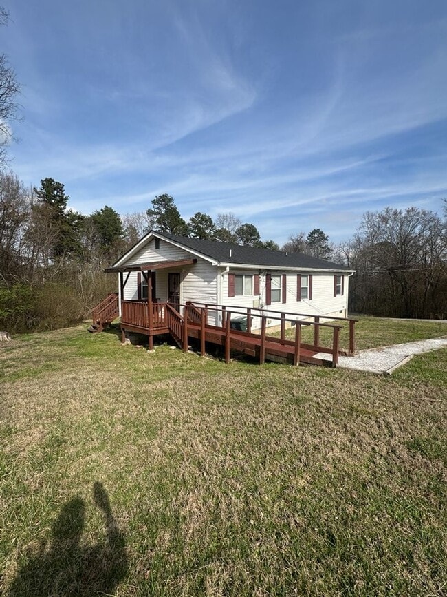 Building Photo - Peaceful 3 Bedroom 1 Bathroom House! Hixson, TN!