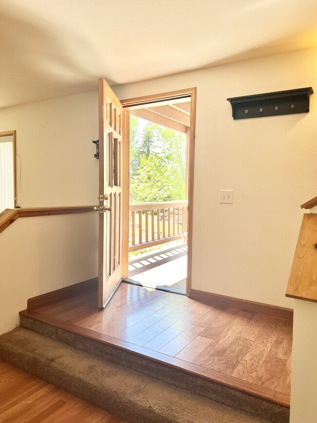 Building Photo - 14700 Voltaire Dr