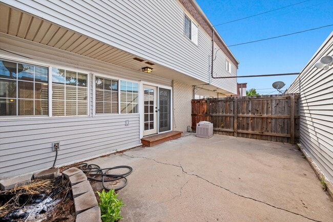 Building Photo - 651 S Xenon Ct