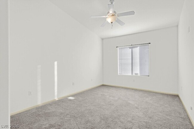 Building Photo - 2305 W Horizon Ridge Pkwy