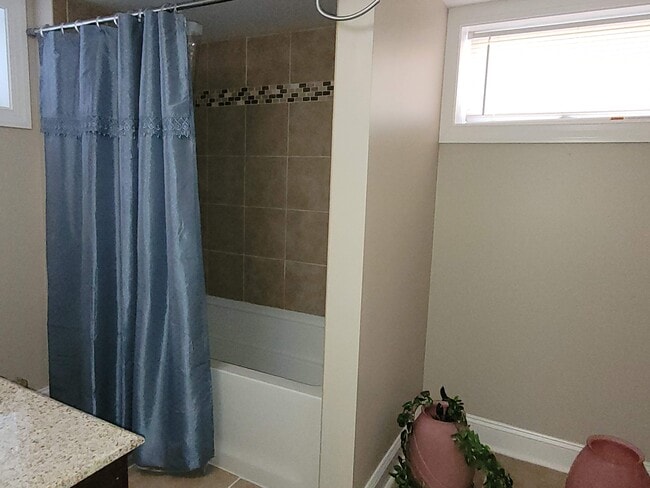 Building Photo - 8726 S Francisco Ave