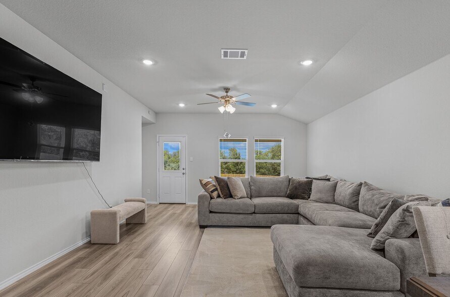 Building Photo - 4011 Baerlon Cv