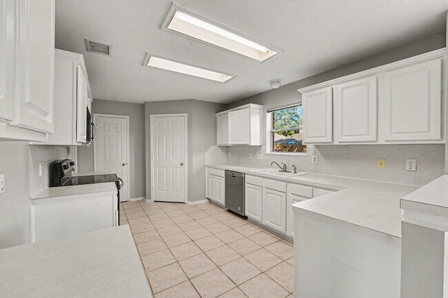 Building Photo - 5402 Timbers Quail Dr