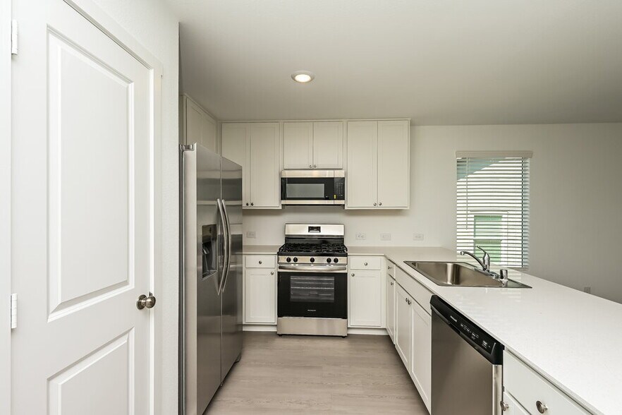 Building Photo - 10721 Revolver Dr