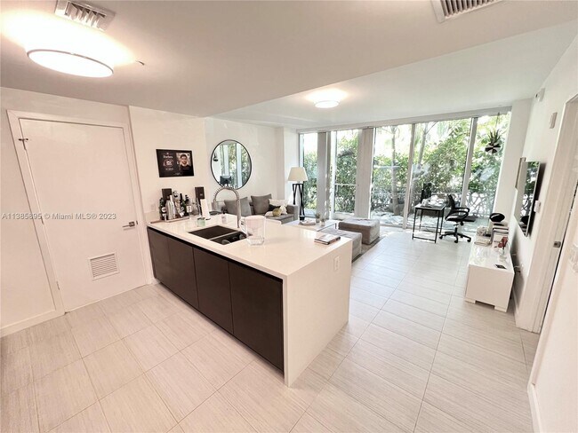 Building Photo - 1 Collins Ave