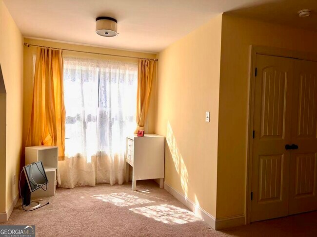 Building Photo - 303 Evesham Ave