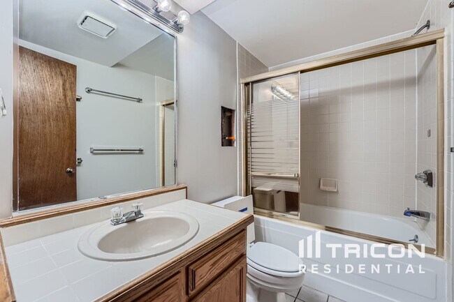 Building Photo - 3606 S Gibralter Cir