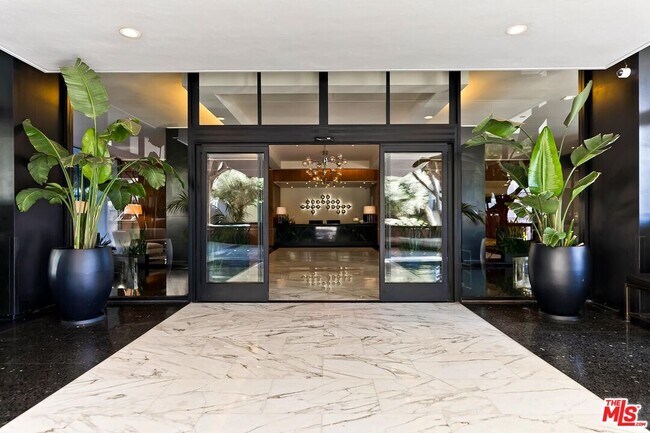 Building Photo - 1100 Alta Loma Rd