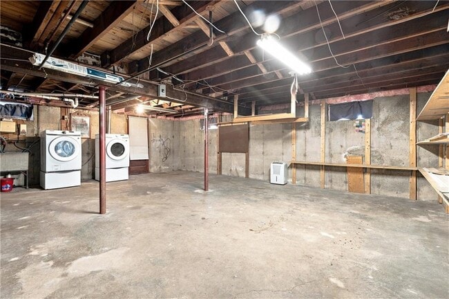 Building Photo - 23 Amory St