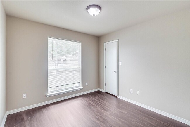 Building Photo - 2317 Tropical Wind Dr