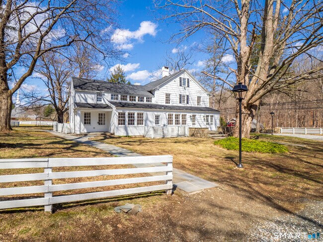 Building Photo - 523 Danbury Rd