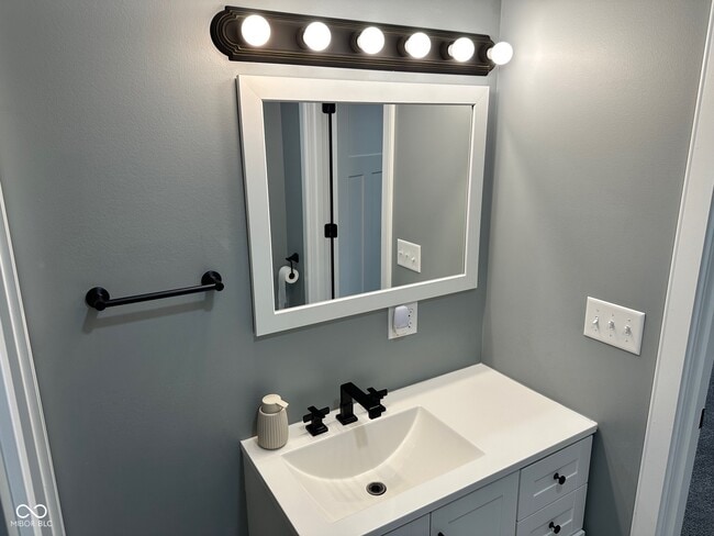 Building Photo - 310 S Nebraska St