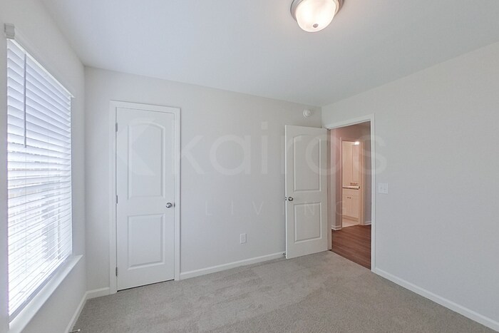 Building Photo - 1892 Landing Pl