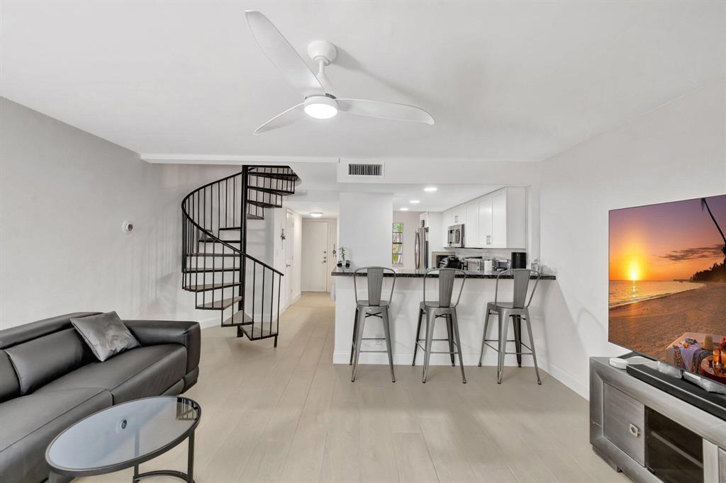 Building Photo - 640 Tennis Club Dr