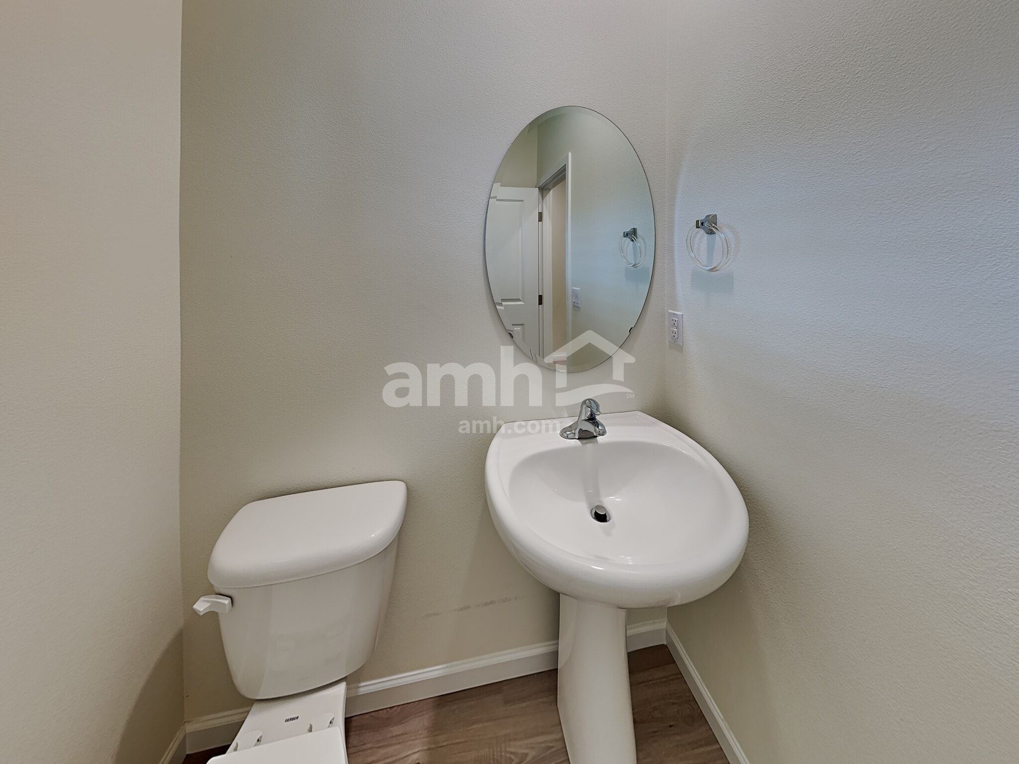 Building Photo - 1221 W 17th Ave