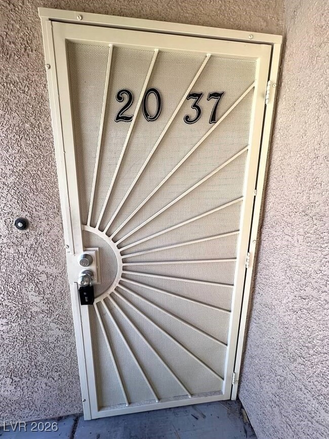 Building Photo - 2110 Los Feliz St