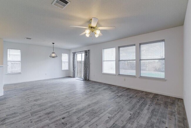 Building Photo - 234 Bastian Ln