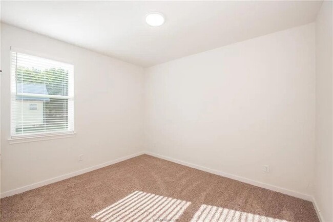 Building Photo - 603 N Echols St