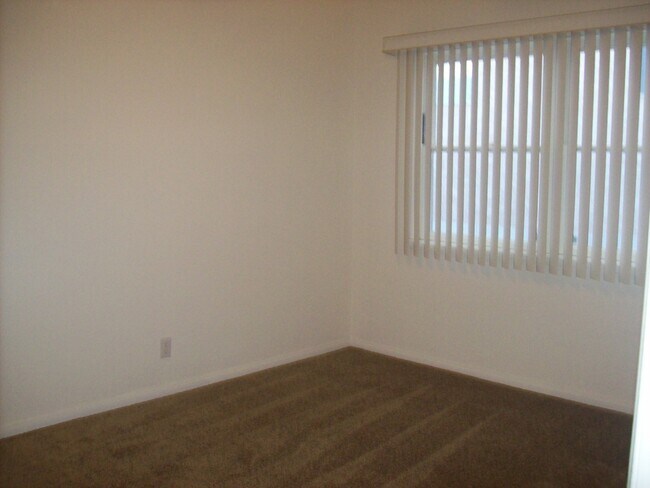 Building Photo - 813m