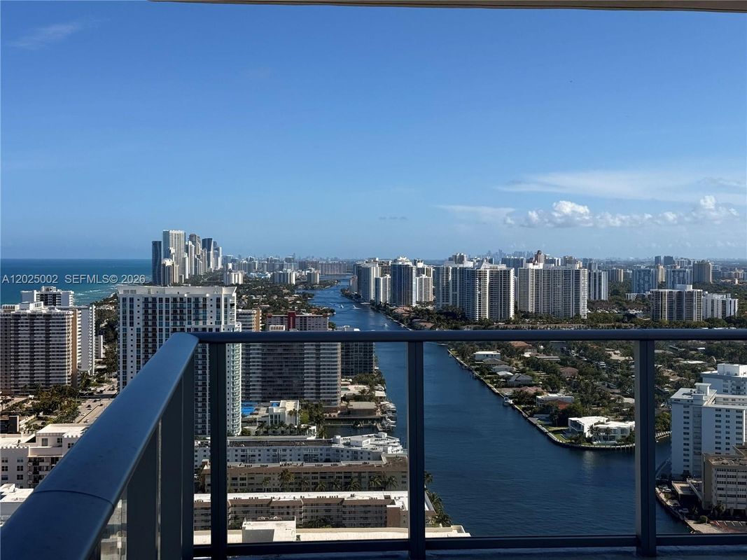 Building Photo - 4010 S Ocean Dr