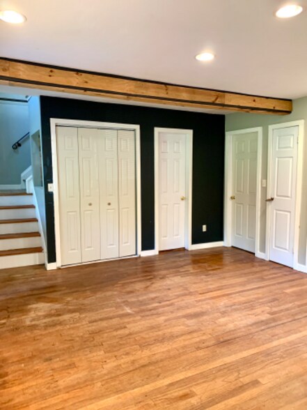 Building Photo - 186 Davos Rd