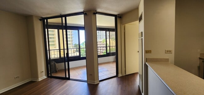 Building Photo - Newly renovated, conveniently located Discovery Bay Gem