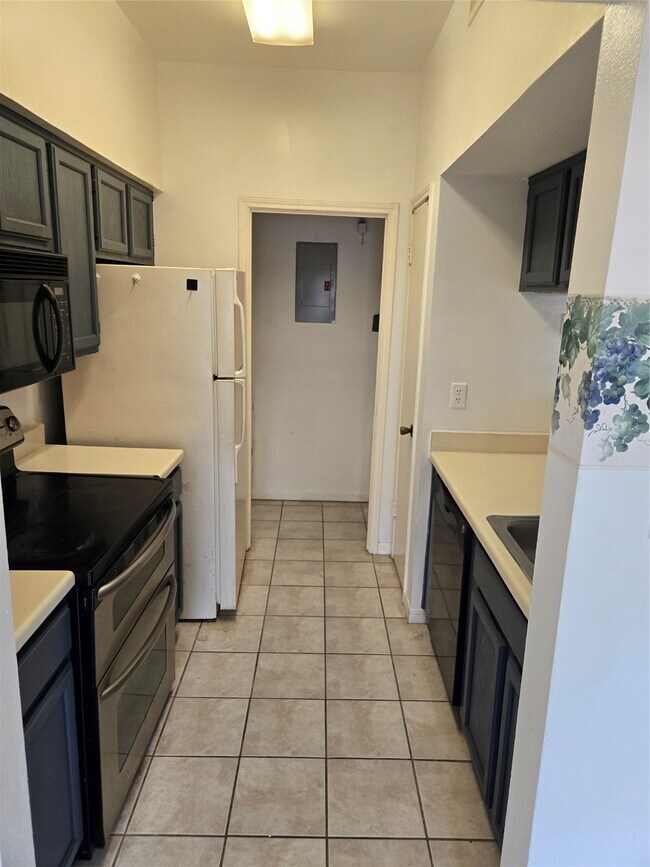 Building Photo - 6500 Harbor Town Dr